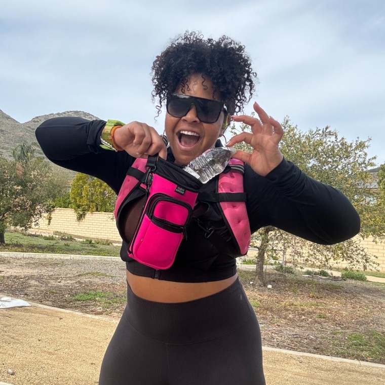 Start TODAY fitness and mindset coach Lacee Green tries the Nuovoware Water Bottle Carrier Bag.