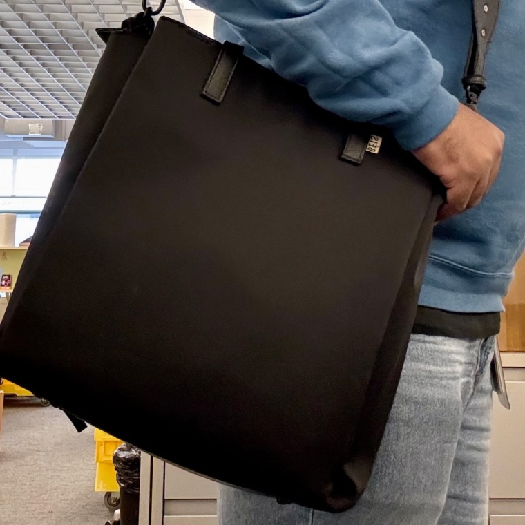 Person carrying the Beis computer tote bag