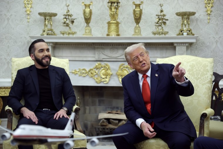 Nayib Bukele y Donald Trump hablan con la prensa en la Casa Blanca.