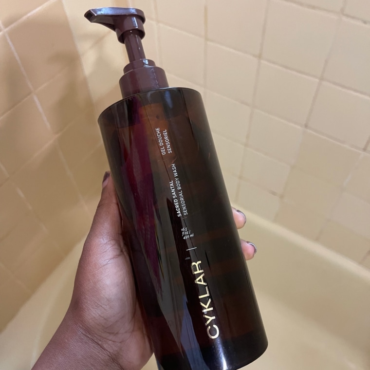 A hand holding the Cyklar body was in front of a bathroom tub.