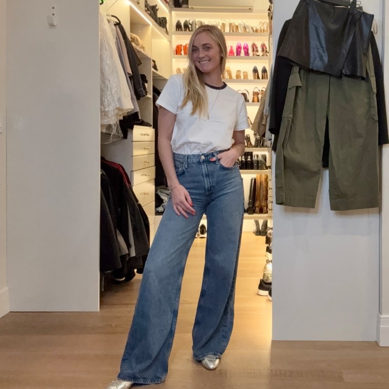 Style expert Jasmine Snow tries the Gap Factory Women's Favorite Crewneck T-Shirt.