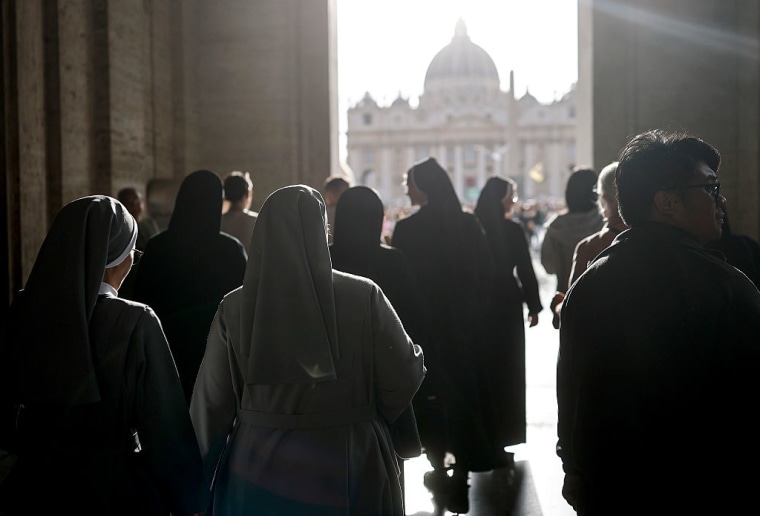 Todavía no se han publicado cifras oficiales de cuántas personas han ingresado a la basílica.