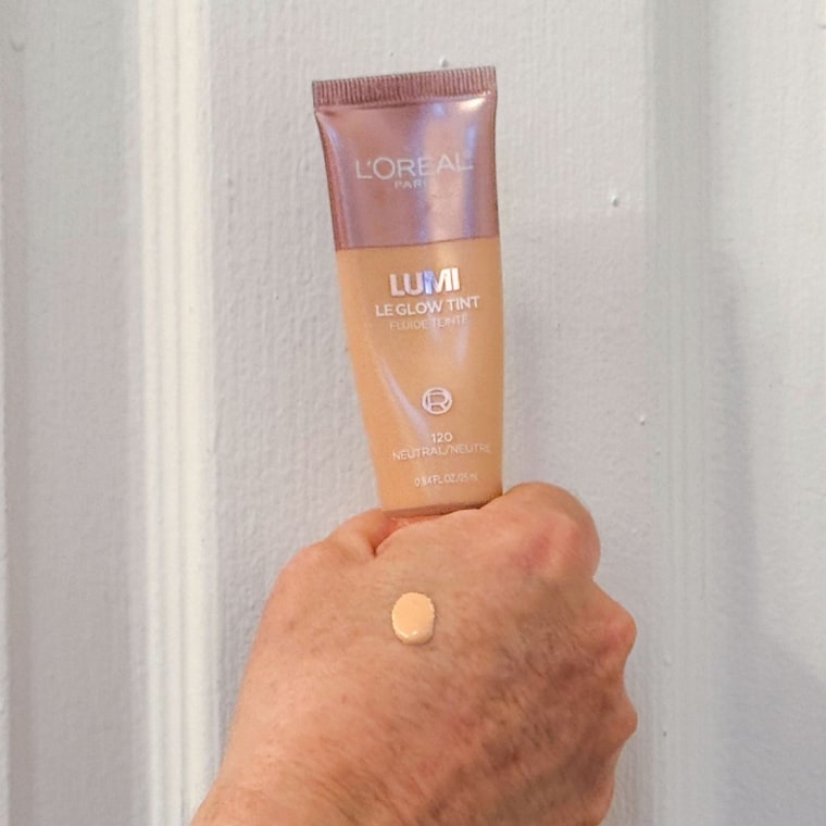 Applying the L’Oreal Paris Lumi Le Glow Tint in 120 Neutral. 