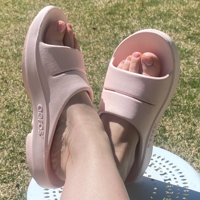 Oofos Ooahh Slide Sandal in Blush