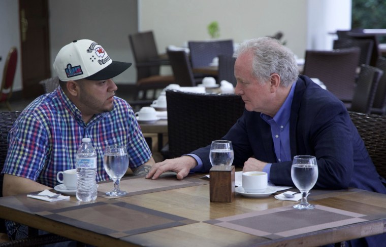 El senador Chris Van Hollen, demócrata por Maryland, se reúnió con Kilmar Abrego García el 17 de marzo de 2025.