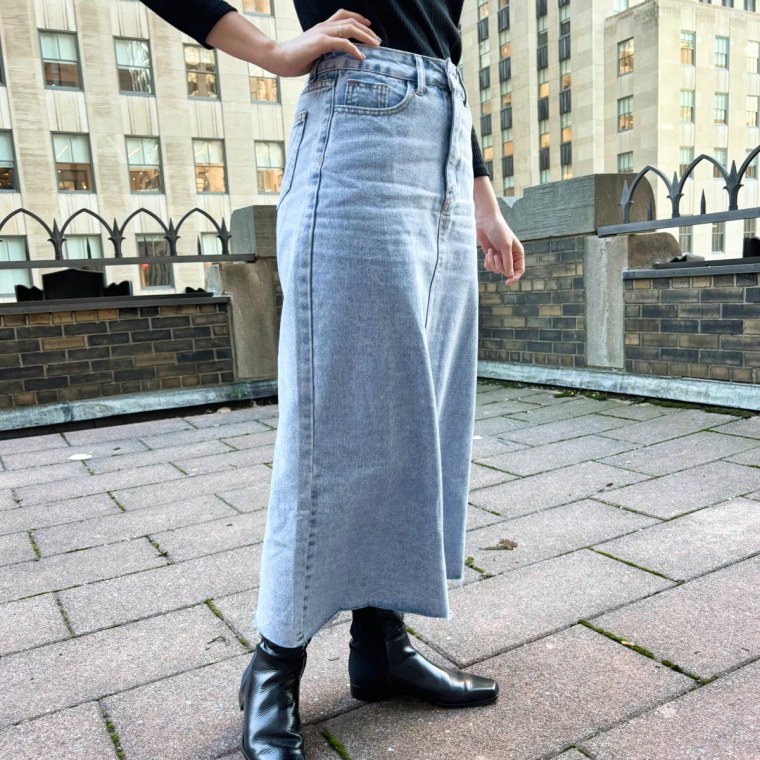 The best long denim skirt outfits 2025, according to stylists