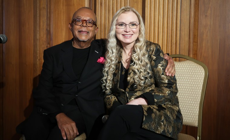 Henry Louis Gates e Cece Moore.