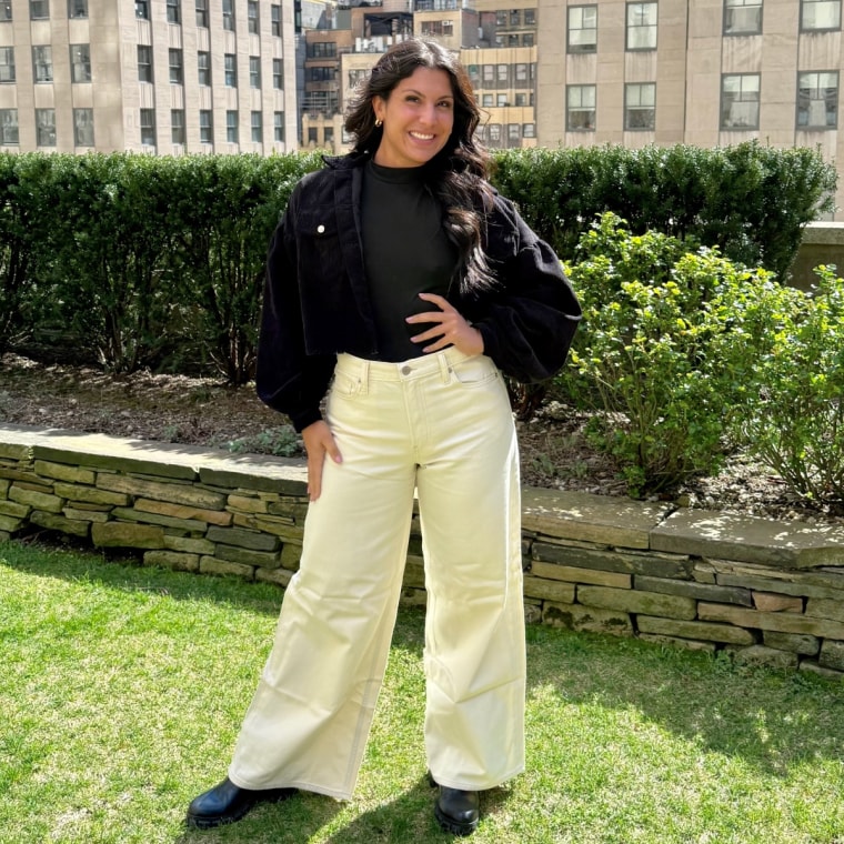 Associate Producer Alexa Arent tries the Gap Mid Rise UltraSoft Baggy Jeans.