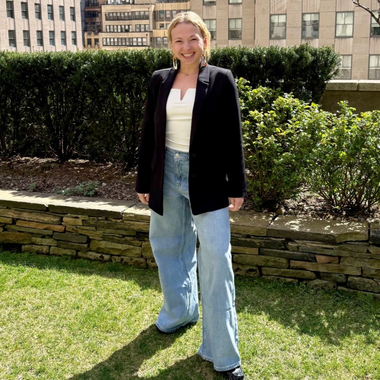 Producer Eden Strassburg tries the Gap Mid Rise UltraSoft Baggy Jeans.