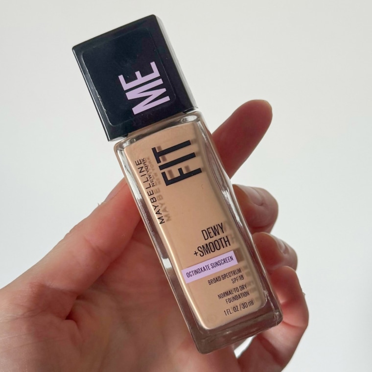 Maybelline Fit Me Dewy + Smooth Liquid Foundation in 110 porcelain 