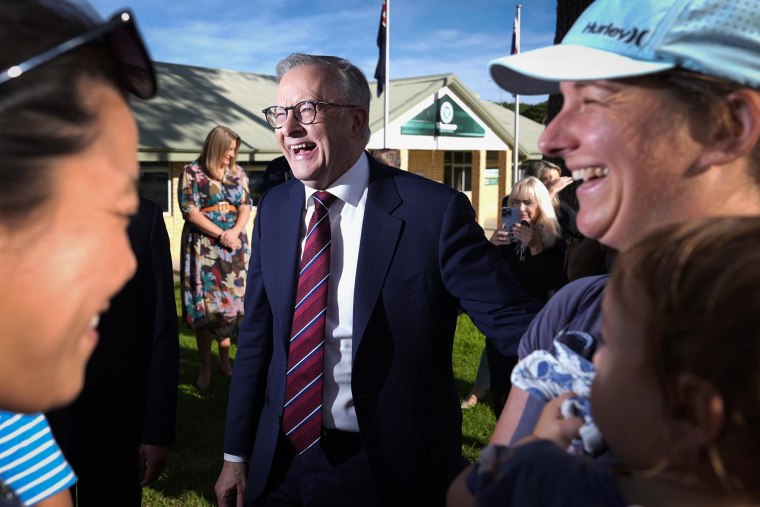Australian Prime Minister visits Winthrop Primary School on May 1, 2025 in Perth.