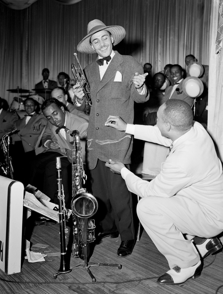 The leader of the Jazz band, Lionel Hampton, draws an alteration of brands in the jacket of his trumpeter, which would be modified to a "Zoot suit."