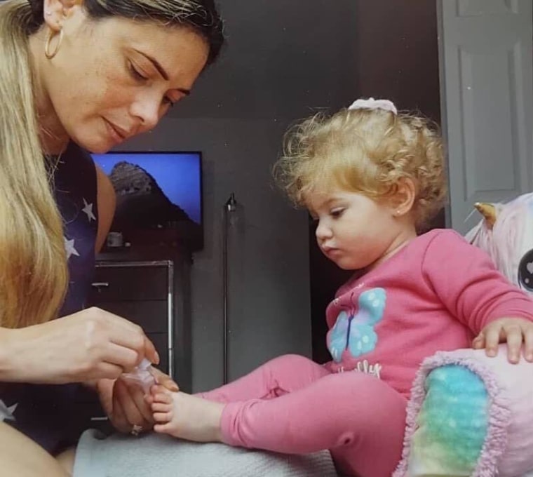 Heidy Sánchez with her daughter.