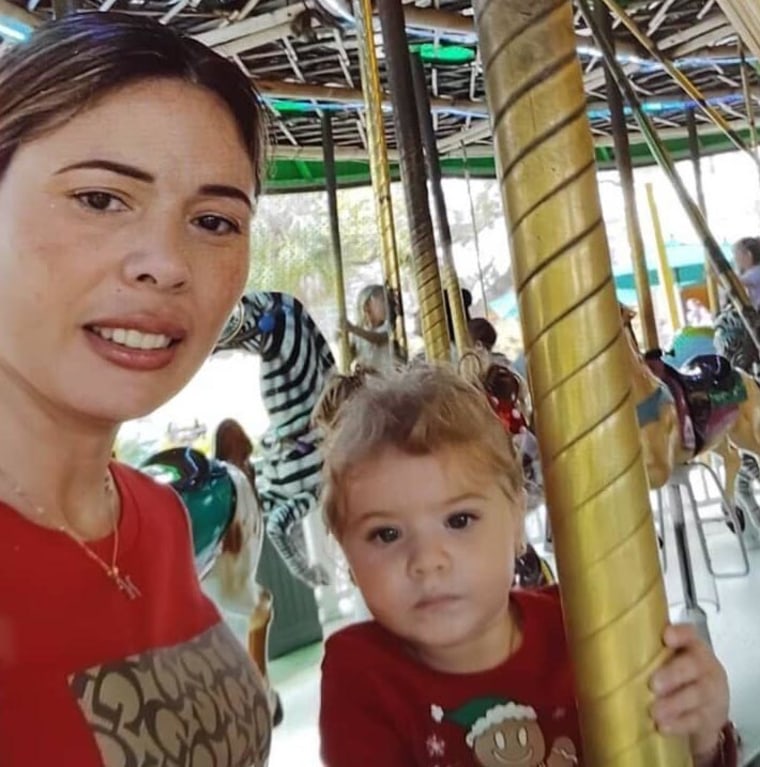 Heidy Sánchez and her daughter.