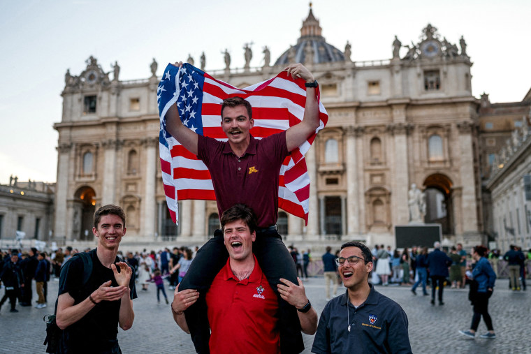 Image: U.S. citizens react after newly elected Pope Leo XIV, Robert Prevost addressed the crowd