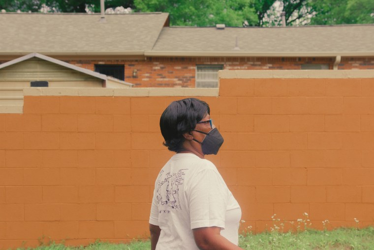 After the pandemic, Easter Knox continued to wear her mask to guard against the neighborhood's pollution. She recently learned she has chronic obstructive pulmonary disease.