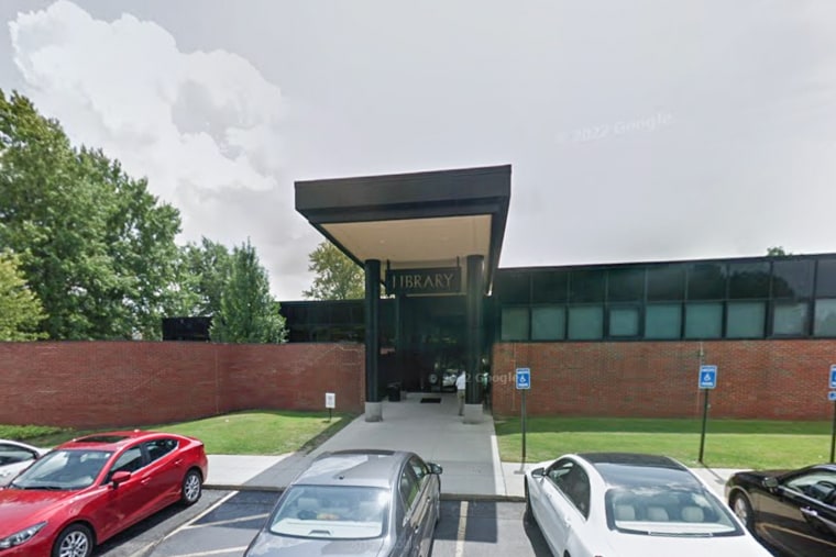 A library building is seen from the exterior from the parking lot