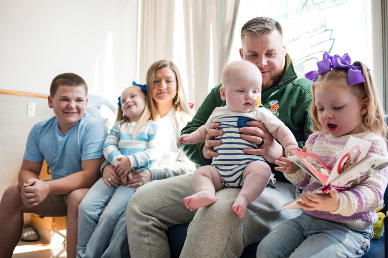 Pennsylvania Baby เป็นคนแรกที่ได้รับการบำบัดด้วยยีนส่วนบุคคลที่ประสบความสำเร็จ