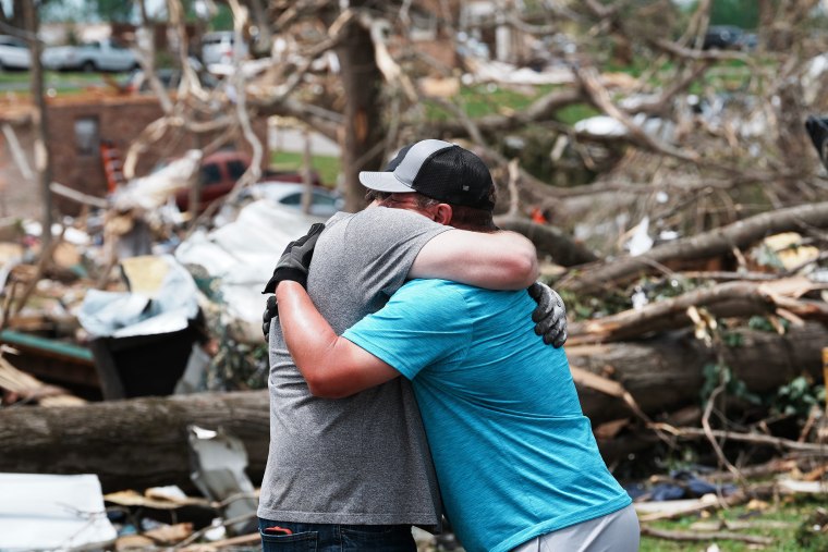 Jeff Davis, left, and Houston Rea, who lost his home in London, Ky.