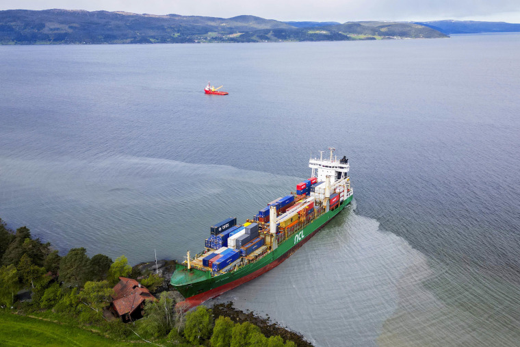 A container ship ran aground in the Trondheimsfjord