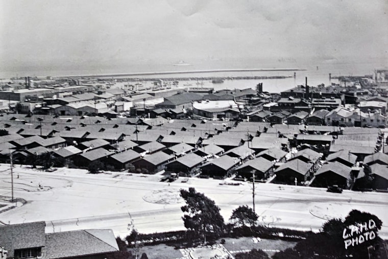 Casas na vila de pescadores japoneses em Ilha Terminal. Mais de 3.000 moradores japoneses moravam na ilha no início dos anos 40.