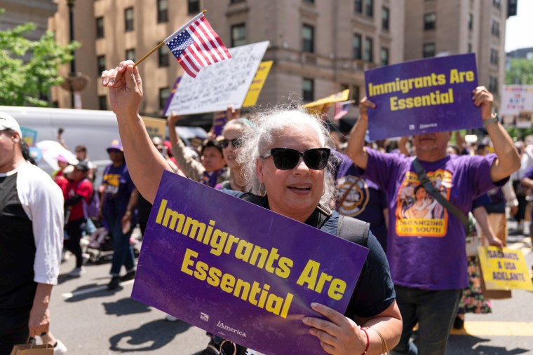Miles protestan contra políticas de Trump en el Día Internacional del ...