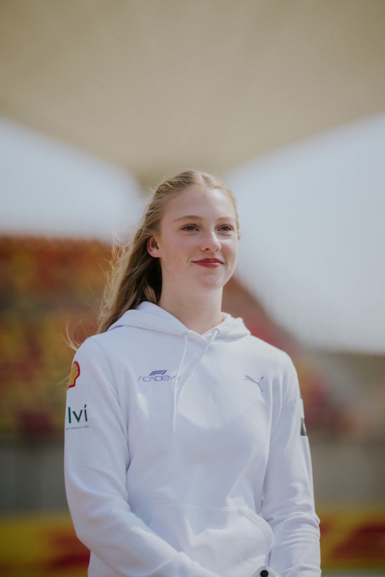 Aurelia Nobels z Brazylii i Art Grand Prix (22) chodzi po torze podczas podglądu przed Akademią F1 w rundzie 1 w Shanghai International Circuit 20 marca 2025 r. W Szanghaju w Chinach.