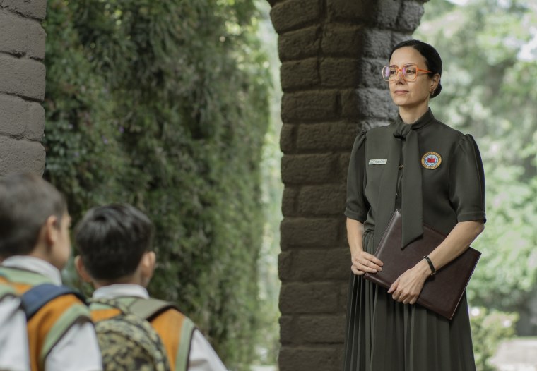 Cecilia Suárez como Dora López-Negrette, o prefeito 
