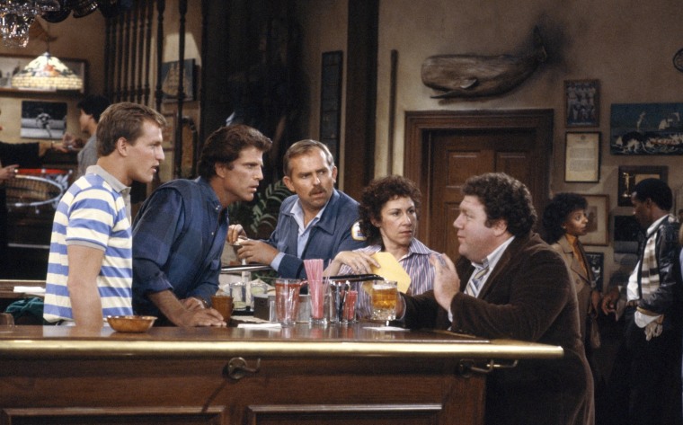 Ted Danson แบ่งปันส่วยทางอารมณ์ให้กับ “Cheers” ร่วมและเพื่อน George Wendt Ted Danson แบ่งปันส่วยทางอารมณ์ให้กับ “Cheers” ร่วมและเพื่อน George Wendt