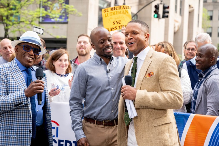 Craig Melvin zaskoczony przyjacielem Leroy Doby na Today Plaza!