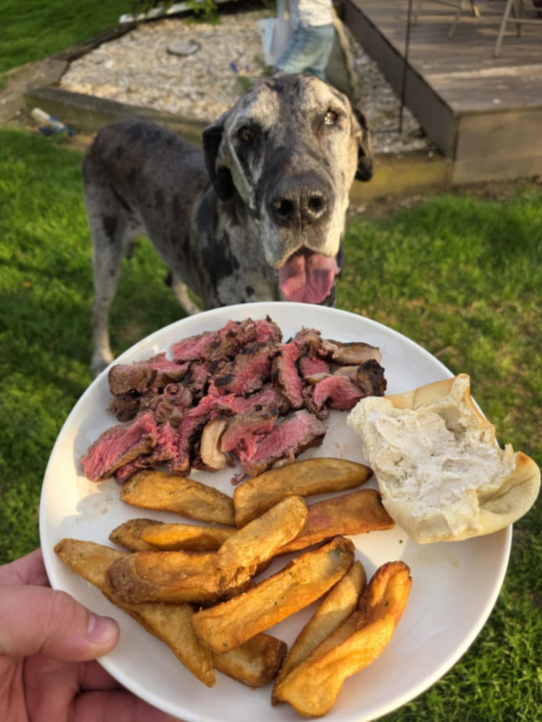 Texas Roadhouse fulfills customer’s special request — his dog’s last meal