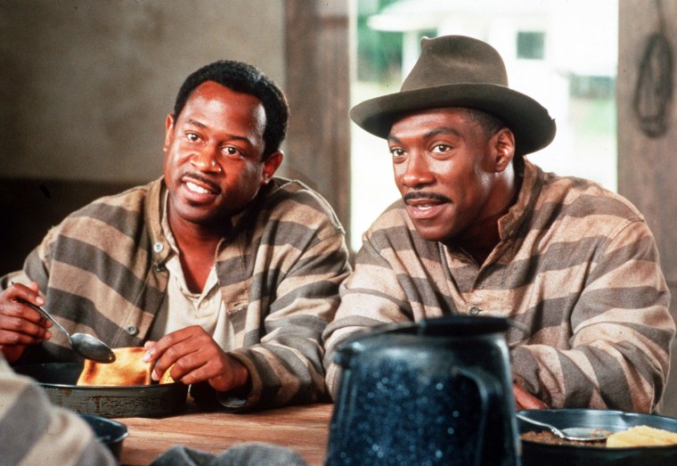 Martin Lawrence jako Claude Banks i Eddie Murphy jako Rayford Gibson w "Życie."