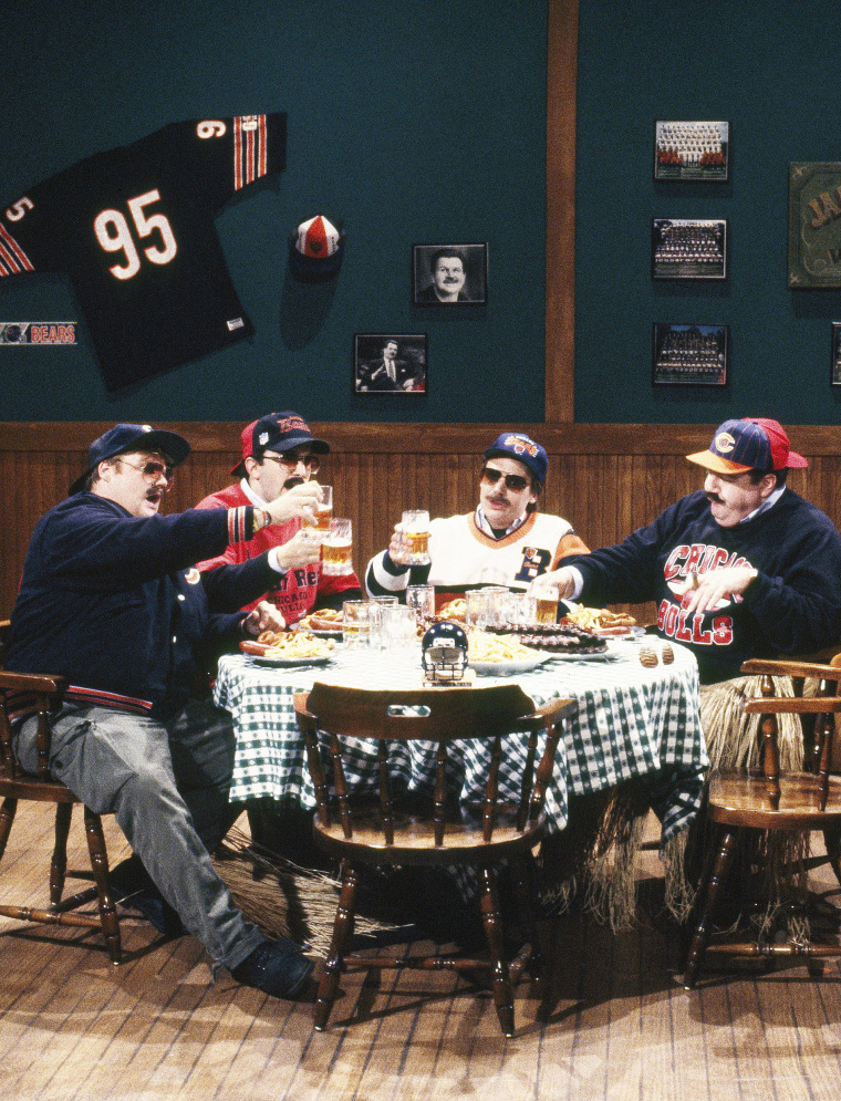 Chris Farley jako Todd O'Connor, Robert Smigel jako Carl Wolllarski, Mike Myers jako Pat Arnold i George Wendt jako Bob Swerski podczas Snl's "Da Bears" naszkicować.