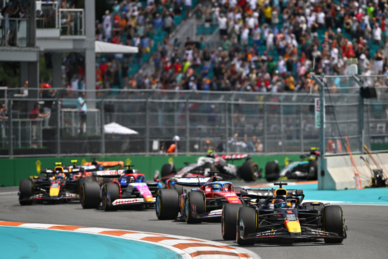 Max Verstappen of the Netherlands driving the (1) Oracle Red Bull Racing RB20 leads Charles Leclerc of Monaco driving the (16) Ferrari SF-24 at the start during the Sprint ahead of the F1 Grand Prix of Miami at Miami International Autodrome on May 04, 2024 in Miami, Florida. 
