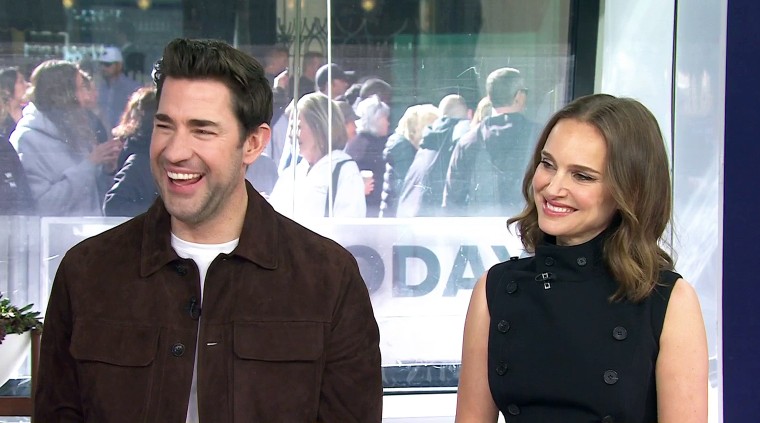 John Krasinski e Natalie Portman hoje.