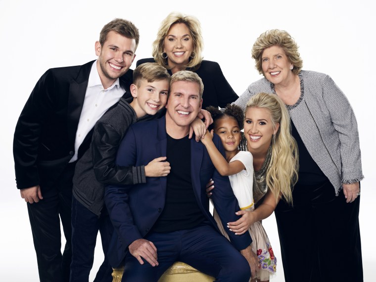 Chase Chrisley, Grayson Chrisley, Julie Chrisley, Todd Chrisley, Chloe Chrisley, Savannah Chrisley y Faye Chrisley de la temporada 6 de "Chrisley sabe mejor."