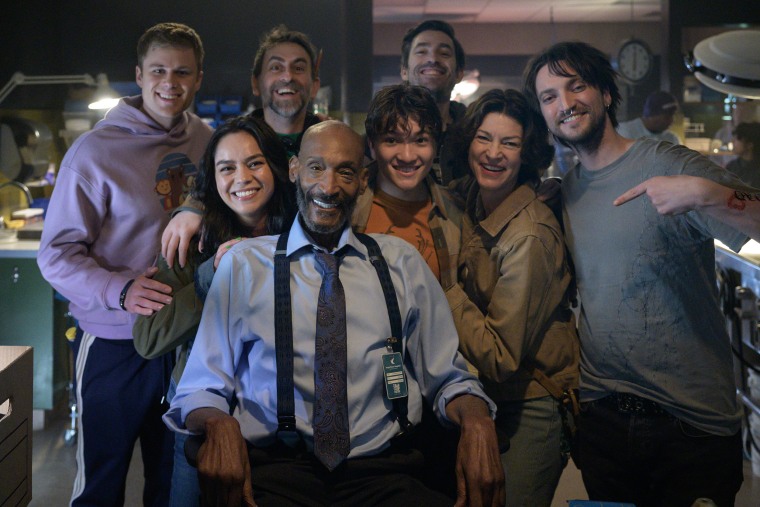 Todd (centro) com o elenco e diretores de 