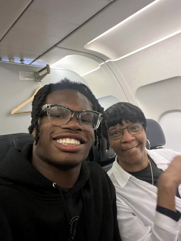 Travis Hunter y Sandy Hawkins Combs.