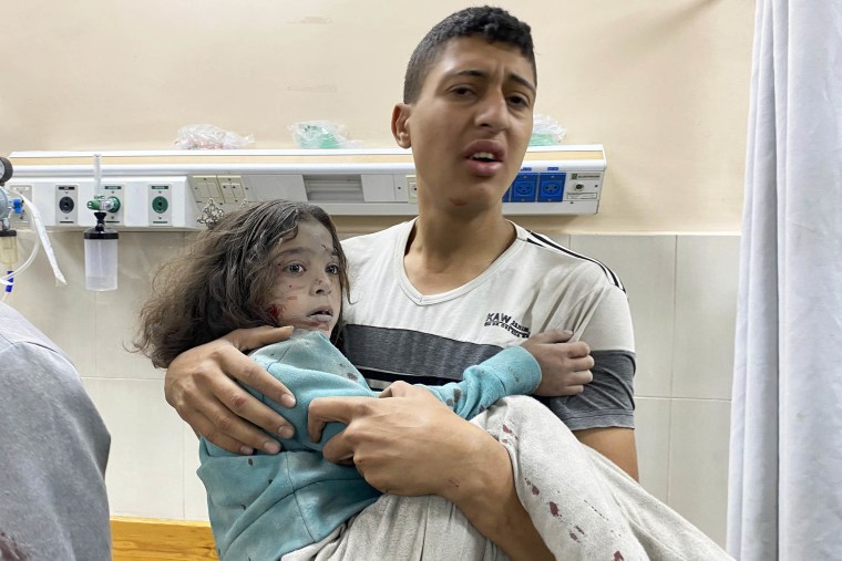 El ejército israelí abre fuego contra los palestinos que reciben ayuda en Gaza