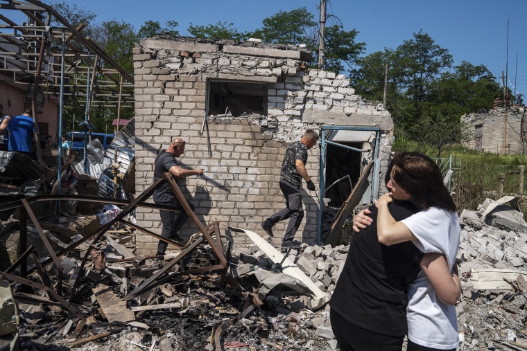 At least 3 killed and 2 wounded in Russian shelling of Ukraine's Kramatorsk district