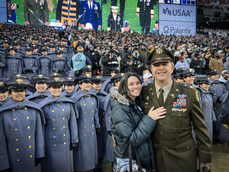 Charles Levine jogou na Marinha do Exército em 2024 com sua esposa Ginger.
