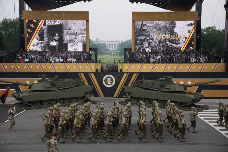 Image: Soldiers and tanks