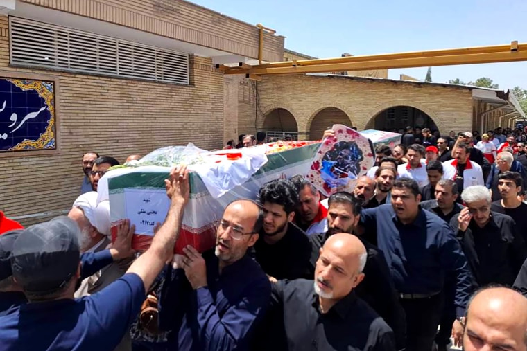 مراسم تشییع کارگران هلال احمر که در حمله اسرائیل به تهران کشته شدند