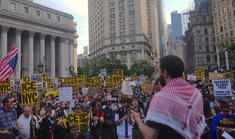 Las protestas también se han dado en Nueva York, como esta del 11 de junio crítica del Servicio de Inmigración y Control de Aduanas (ICE).