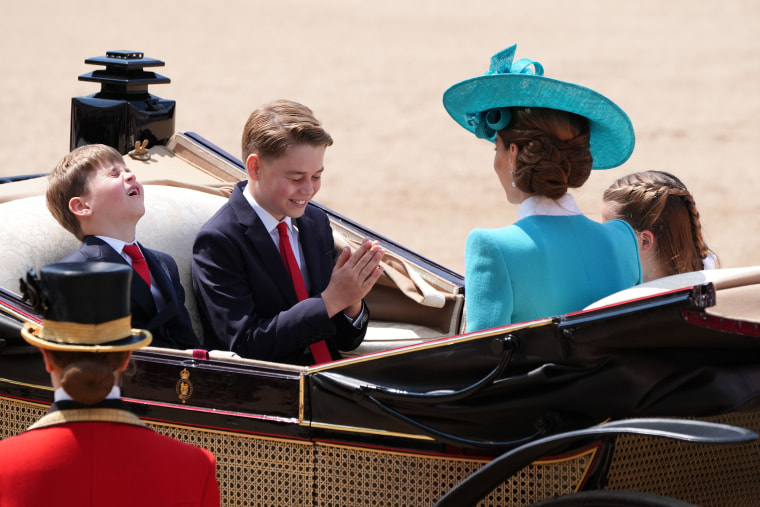 Príncipe Louis, príncipe George, a princesa de Gales e a princesa Charlotte 