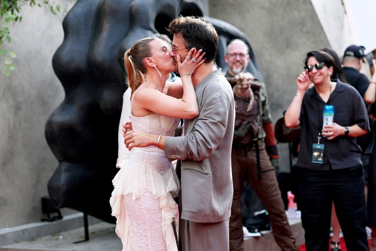 Scarlett Johansson and Jonathan Bailey
