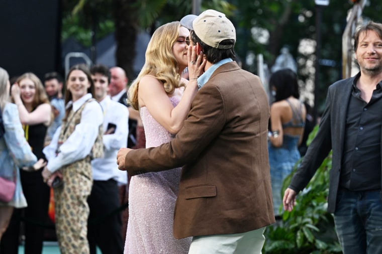 Scarlett Johansson and Jonathan Bailey