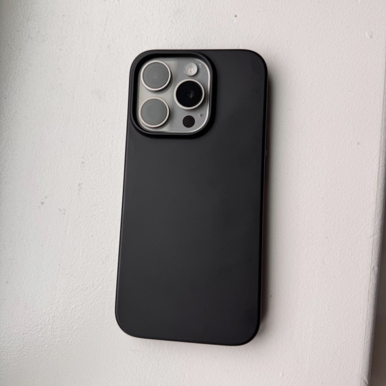A close up of the Torras slim fit phone case on an iPhone 15 Pro.