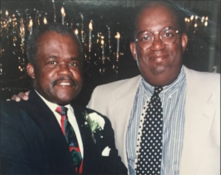 Al Roker Sr. chụp ảnh cùng con trai, Al Roker.