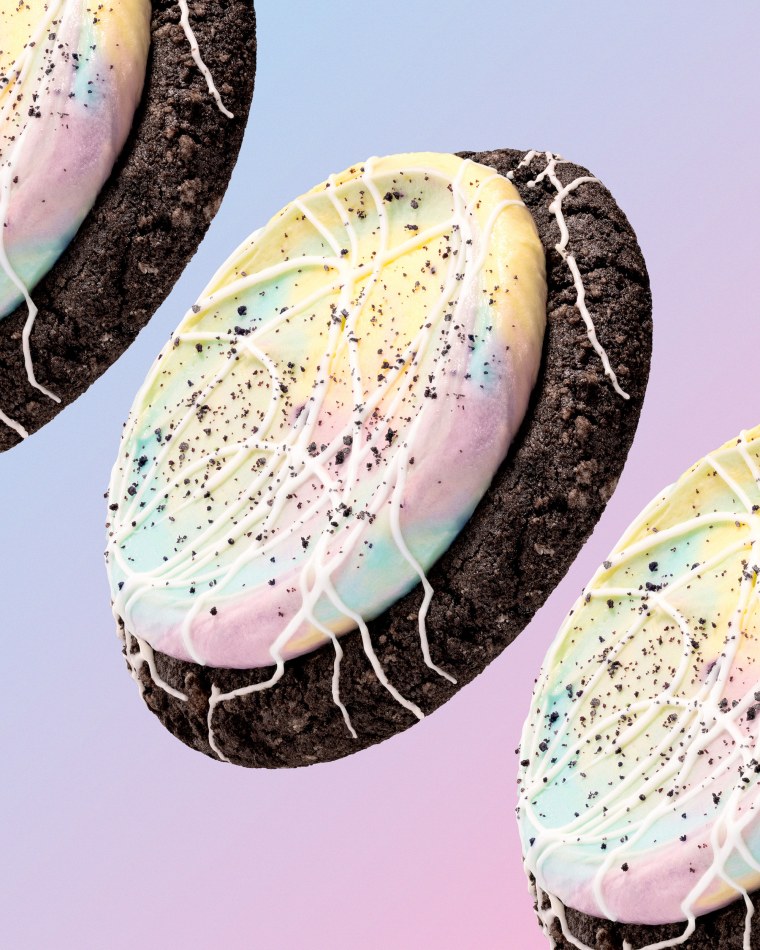 La nueva galleta de helado Benson Boone's Moonbean de Crumbl.